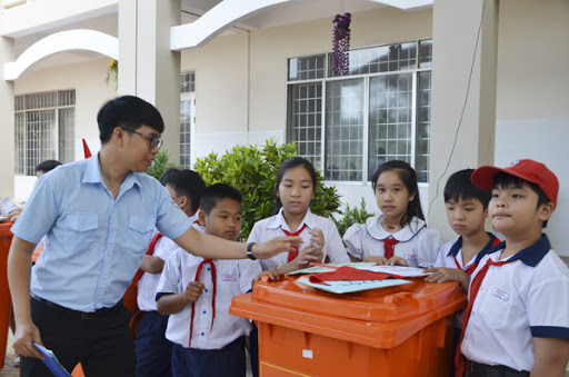 Mua Thùng Rác Nhựa Nào Cho Trường Học Tại Đà Nẵng?