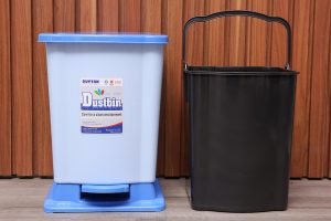 Nên chọn mua thùng rác nào cho phù hợp sử dụng trong nhà bếp?